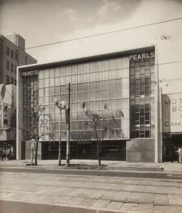 1953年に建て替えられた本店ビル。現在の本店ビルの前の世代だ。